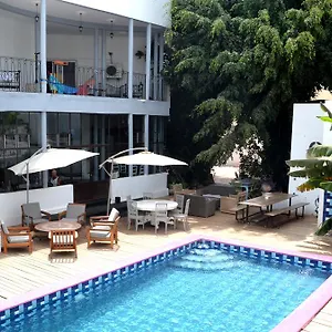 Quiksilver Boardriders Surf Camp Hostal